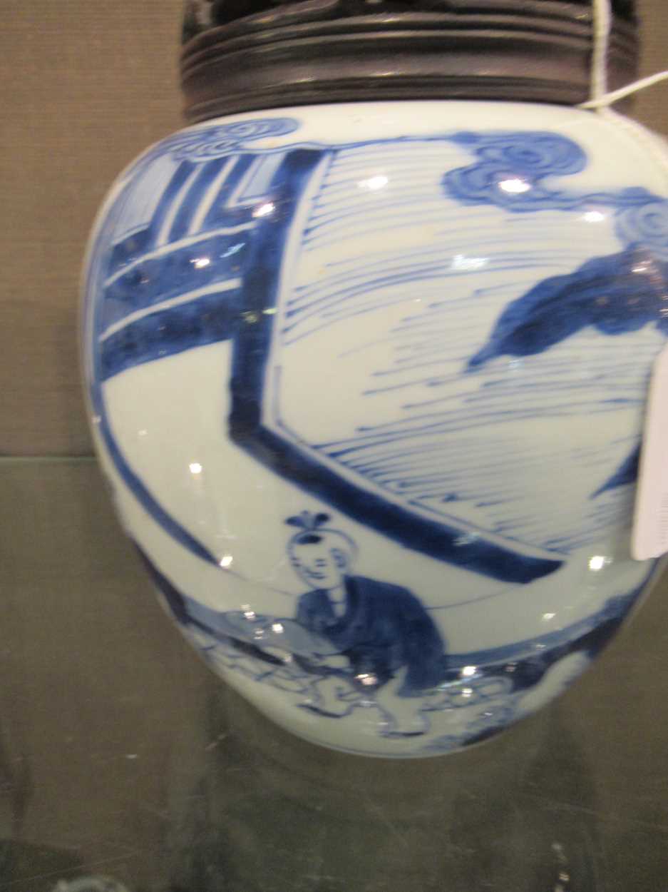 A Chinese blue and white porcelain ginger jar, Qing Dynasty, Kangxi (1662-1722), - Bild 2 aus 13