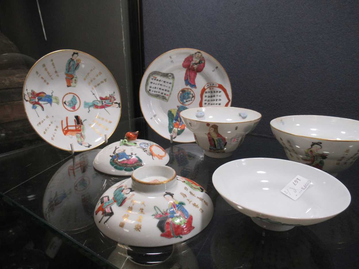 An unusual Chinese porcelain cup set and cover, late Qing Dynasty, circa 1890, - Bild 11 aus 30