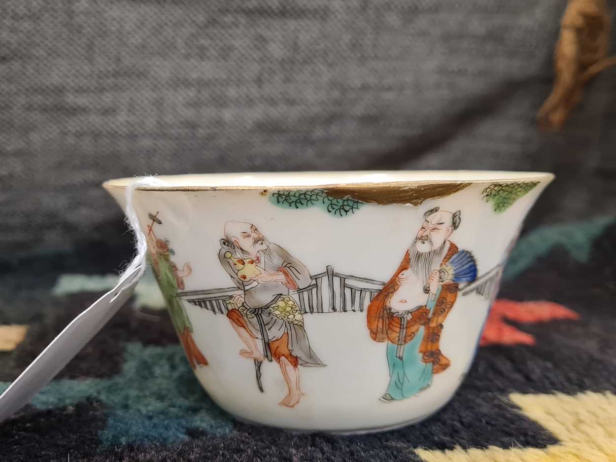 An unusual Chinese porcelain cup set and cover, late Qing Dynasty, circa 1890, - Bild 14 aus 30