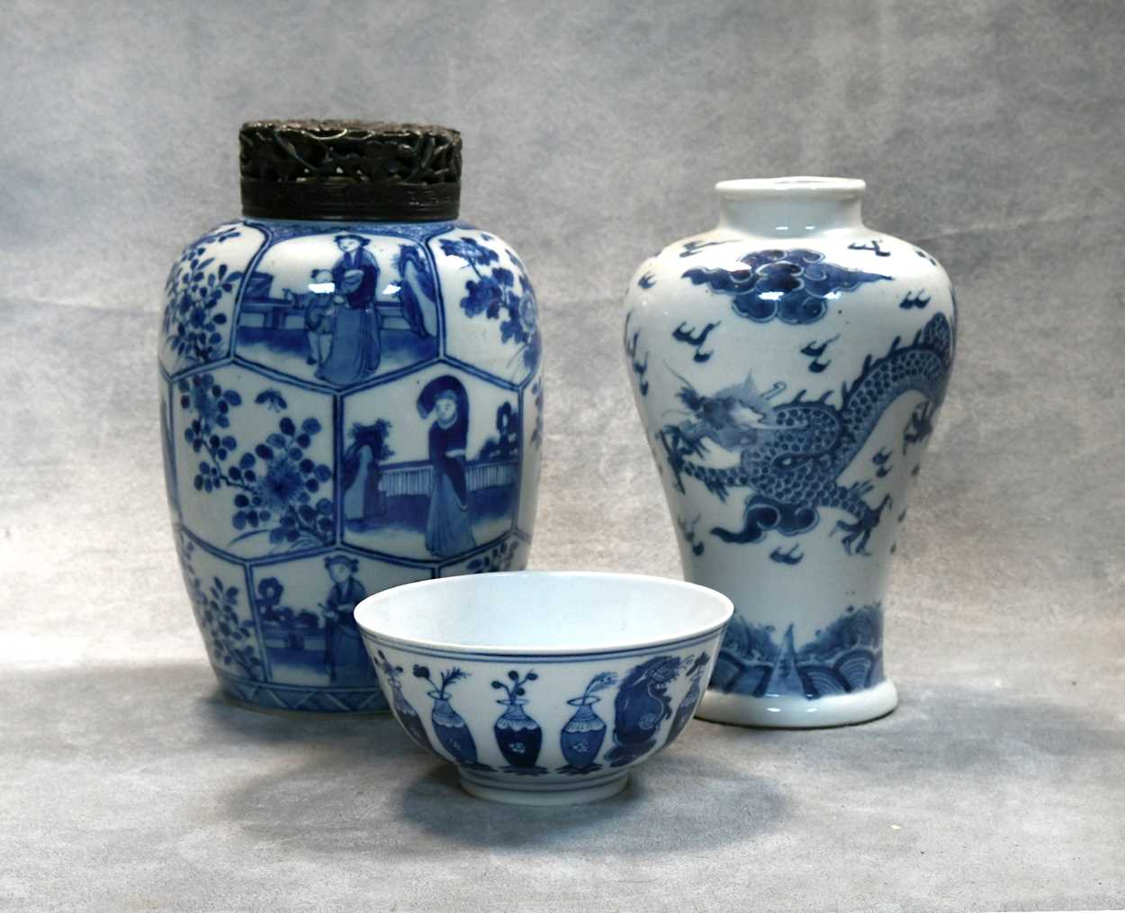 A Chinese blue and white porcelain vase, Qing Dynasty, 19th century, - Bild 2 aus 13