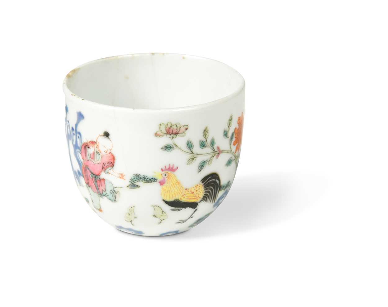 A Chinese famille rose chicken cup, late Qing Dynasty,