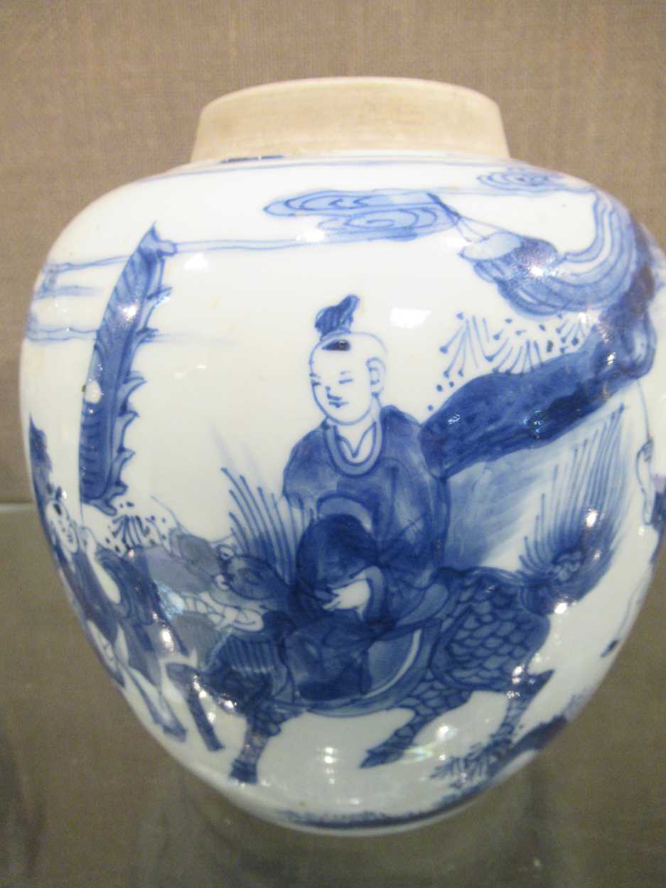 A Chinese blue and white porcelain ginger jar, Qing Dynasty, Kangxi (1662-1722), - Bild 3 aus 13