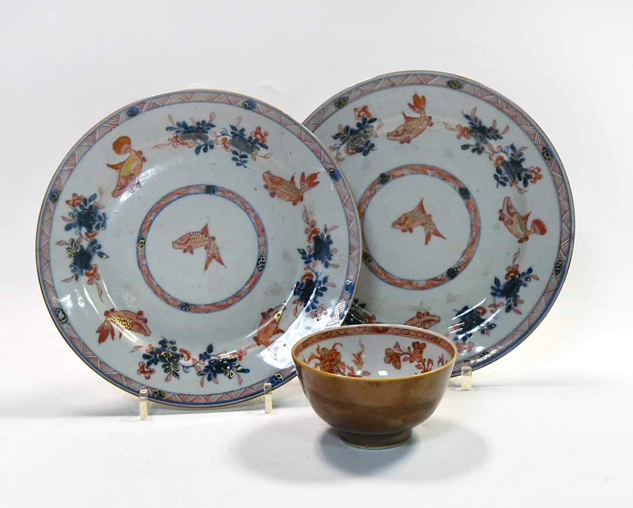 A pair of Chinese 'Imari' porcelain fish plates, Qing Dynasty, early 18th century
