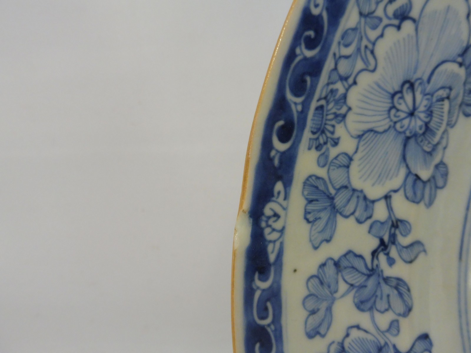 A 19th Century or earlier Chinese circular charger, 13 3/4" diameter. - Image 3 of 4