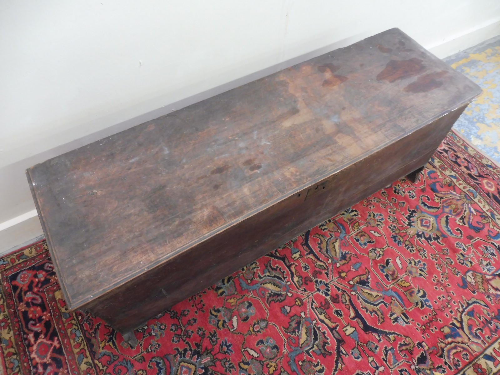 A long 18th Century elm coffer, 51" w x 19 1/2" h x 16" d. - Image 2 of 6