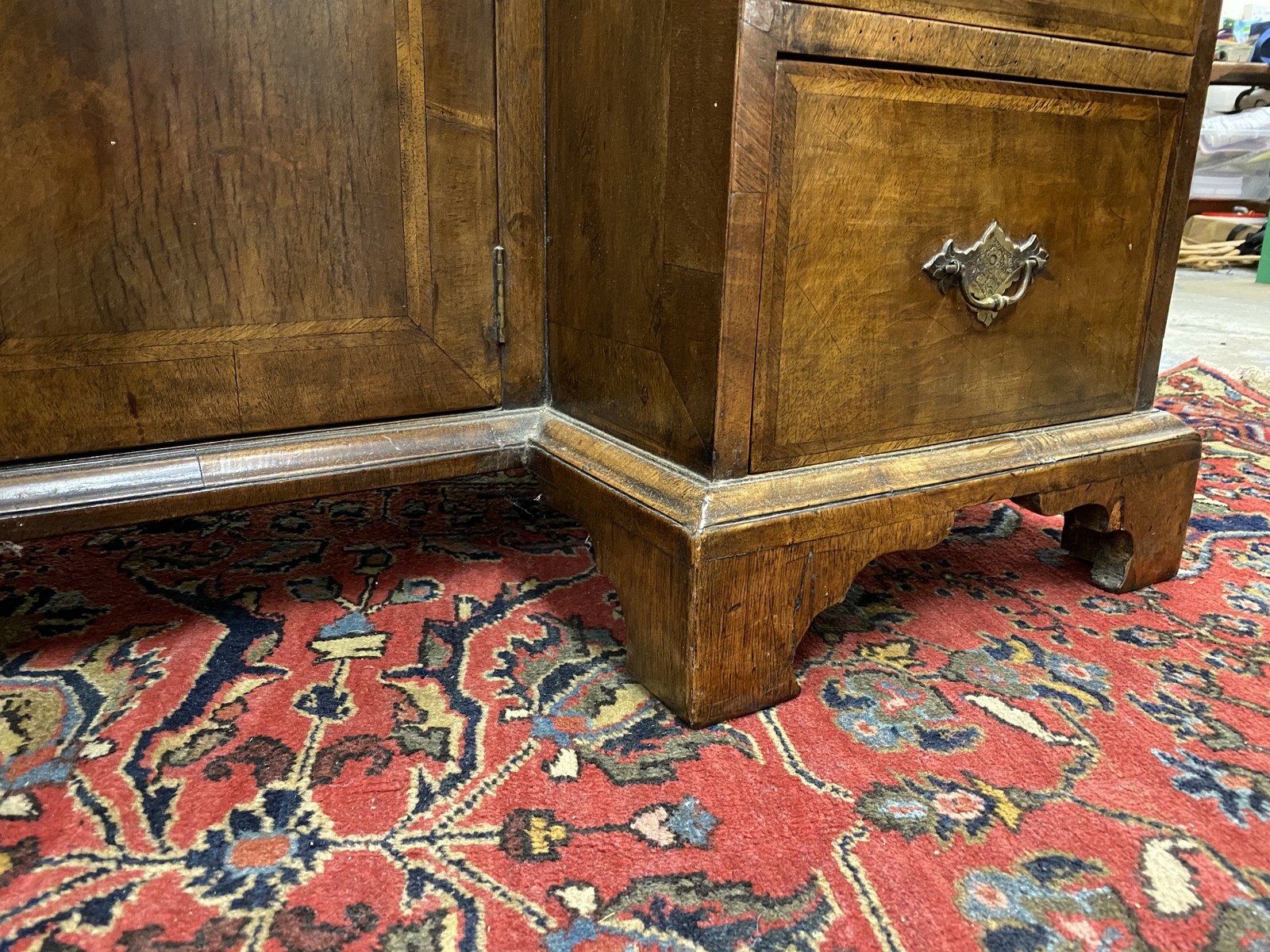 A walnut twin pedestal writing desk, late 19th Century in a Georgian style, 41" w x 30" h x 21 1/ - Image 7 of 10