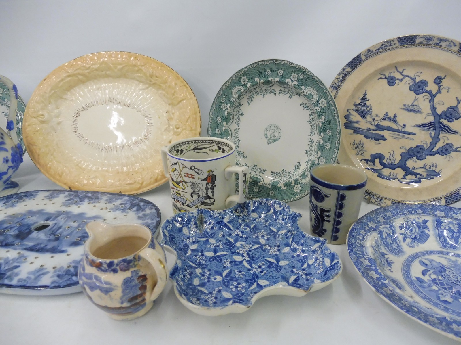 A collection of 19th Century ceramics including a bread plate. - Image 4 of 11