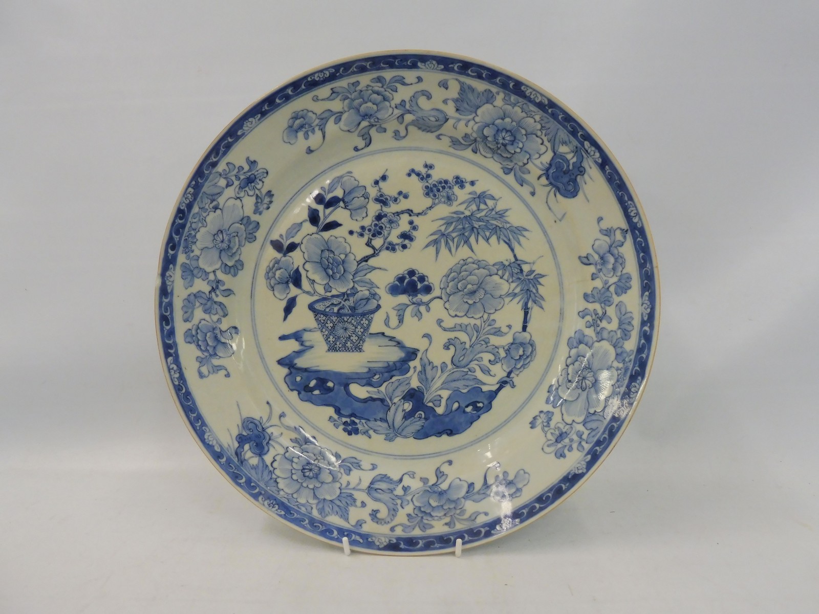 A 19th Century or earlier Chinese circular charger, 13 3/4" diameter.