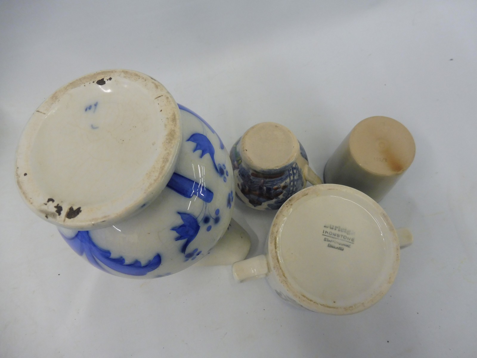 A collection of 19th Century ceramics including a bread plate. - Image 10 of 11