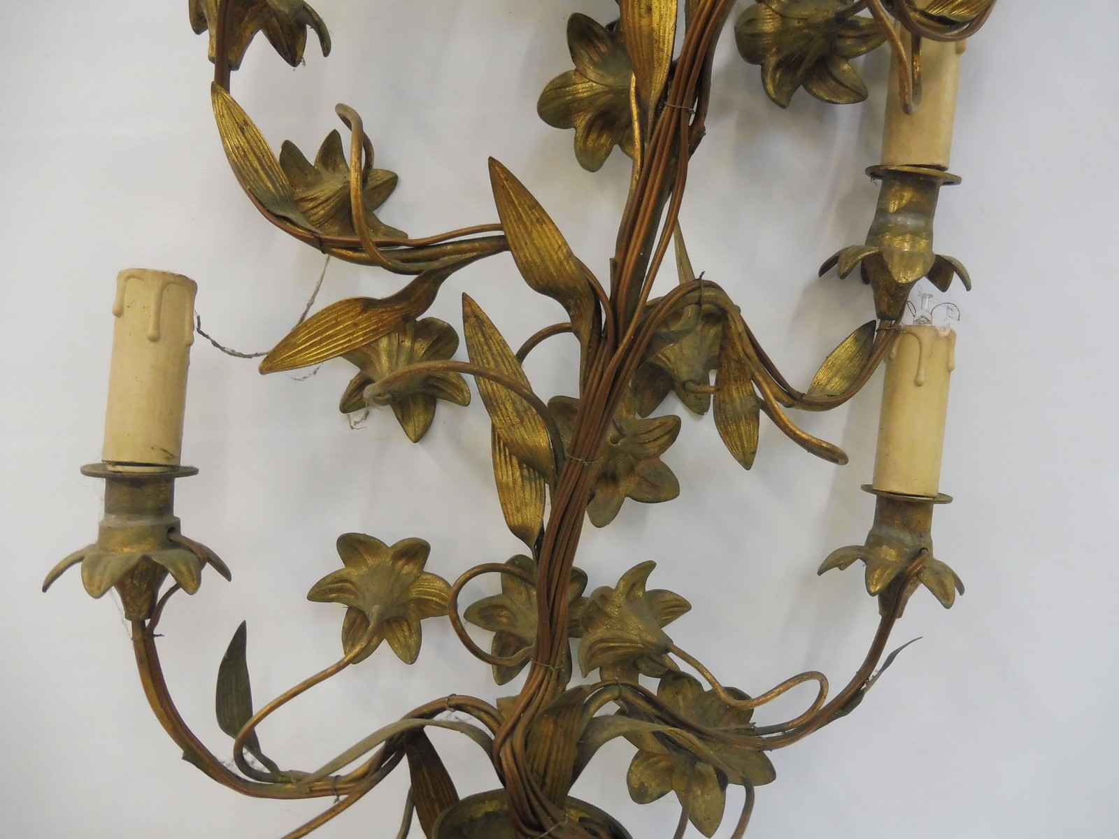 A tall brass table lamp centrepiece in the form of an entwined plant with flowers, raised upon a - Image 6 of 7