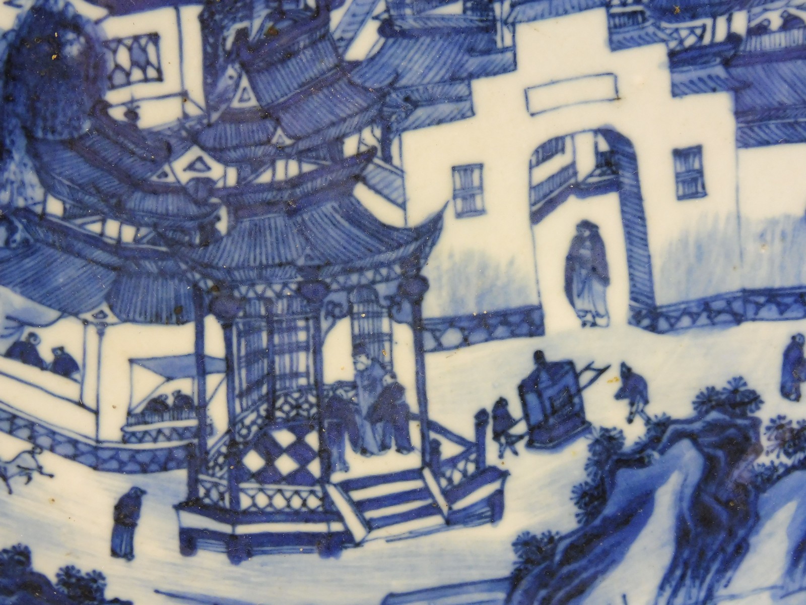 An 18th Century Chinese circular charger with a busy town scene, with figures and animals, set - Image 4 of 8