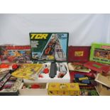A selection of games and construction sets including Meccano, Dan Dare radio station (unchecked),