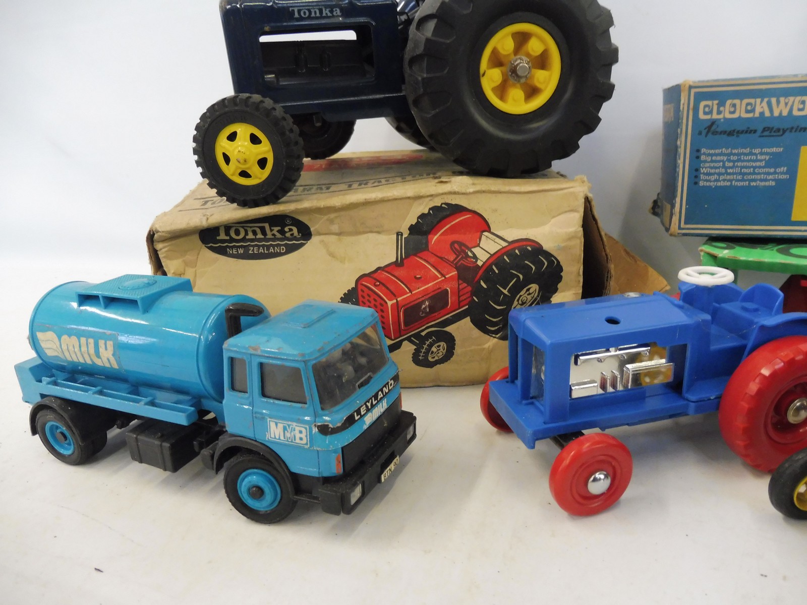 An assortment of mainly agricultural boxed models plus some loose including Britains. - Image 3 of 3