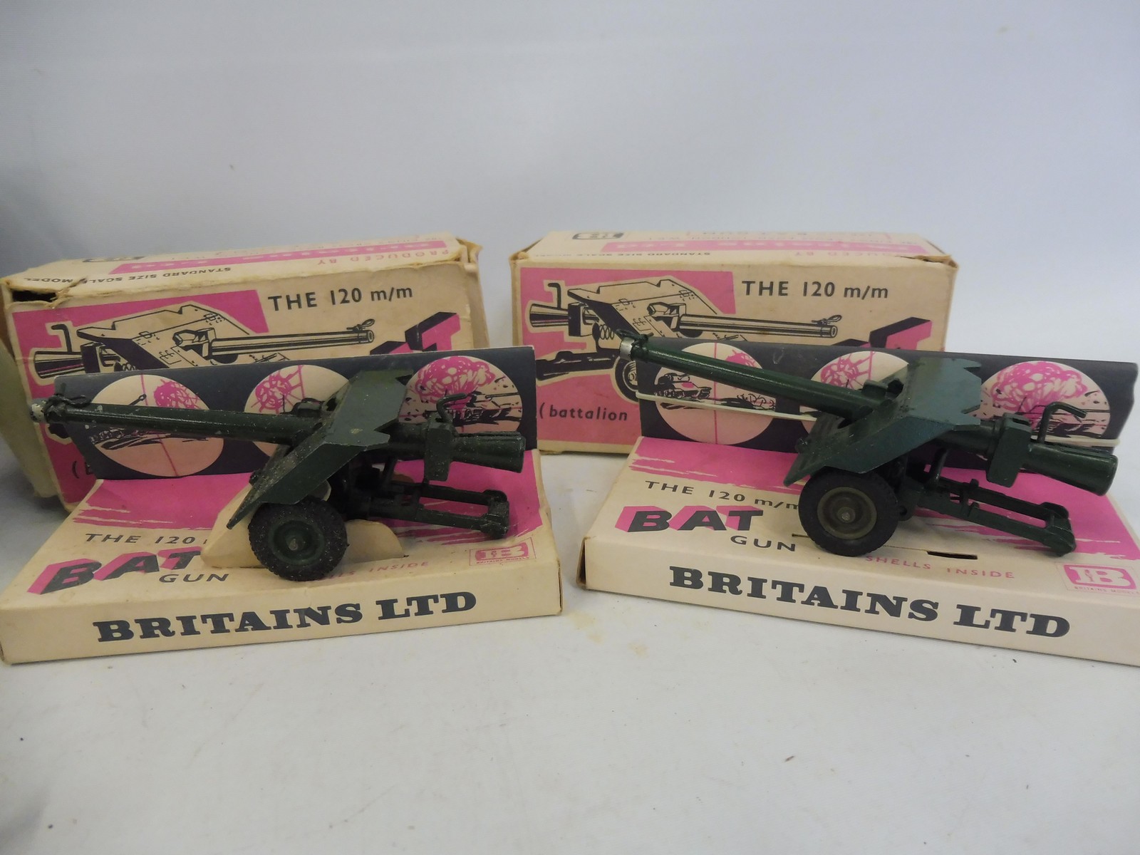Three Britains military models to include two battalion anti-tank guns and a 105 pack Howitzer. - Image 3 of 3