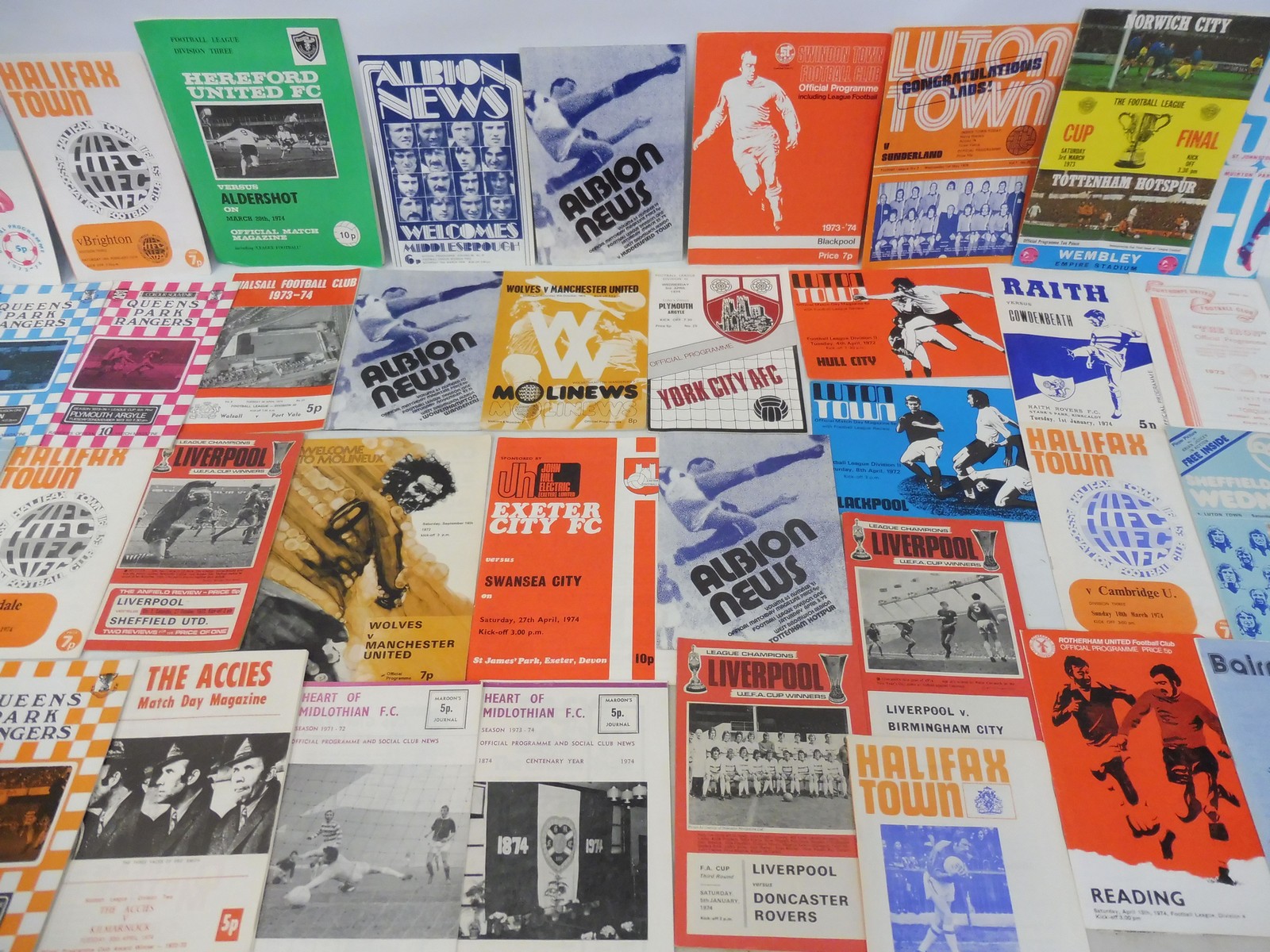 A large box of mixed sporting and other ephemera and programmes, some 1950s football: Swindon - Image 7 of 19