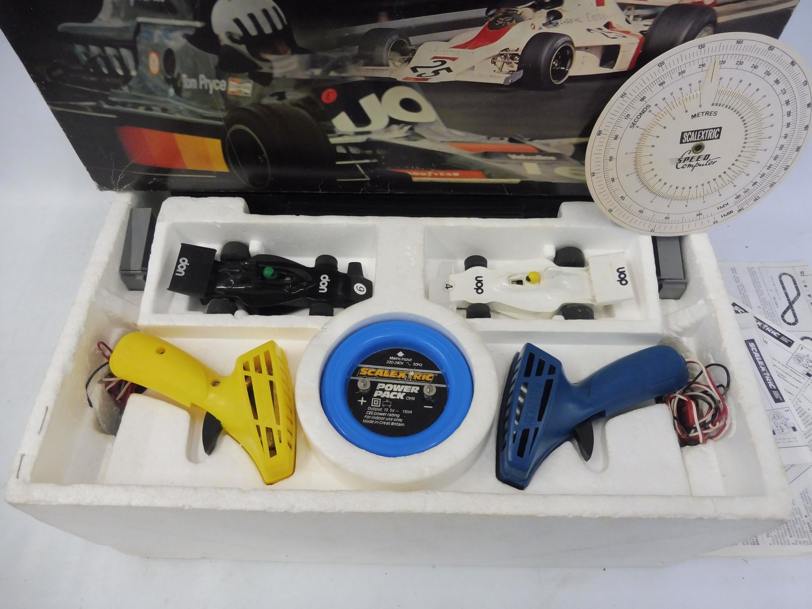 A Scalextric 200, appears complete and in very nice condition, plus an extra car, a Ferrari 312. - Image 2 of 5