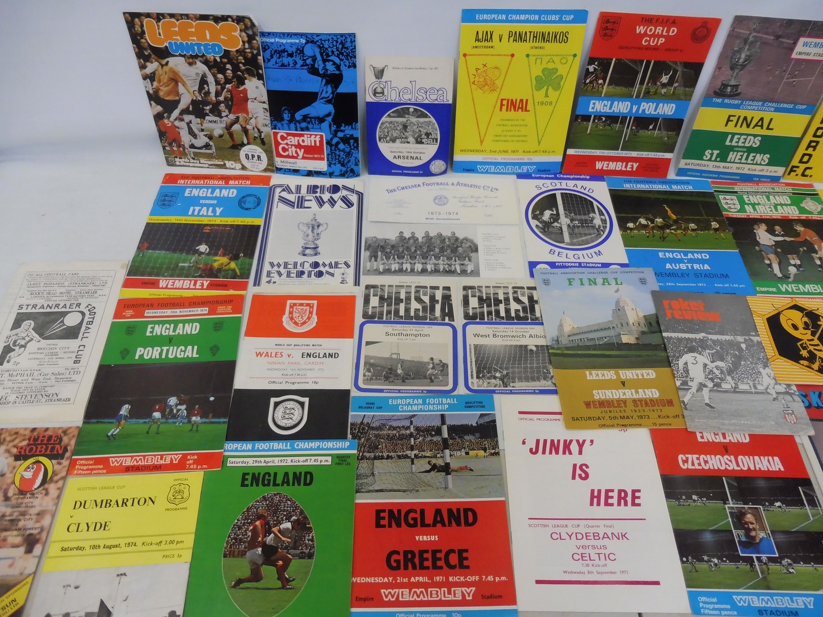 A large box of mixed sporting and other ephemera and programmes, some 1950s football: Swindon - Image 11 of 19