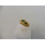 A 9ct gold emerald chip ring.