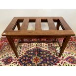 An Edwardian walnut luggage rack, 27" wide x 18" high x 16" deep.