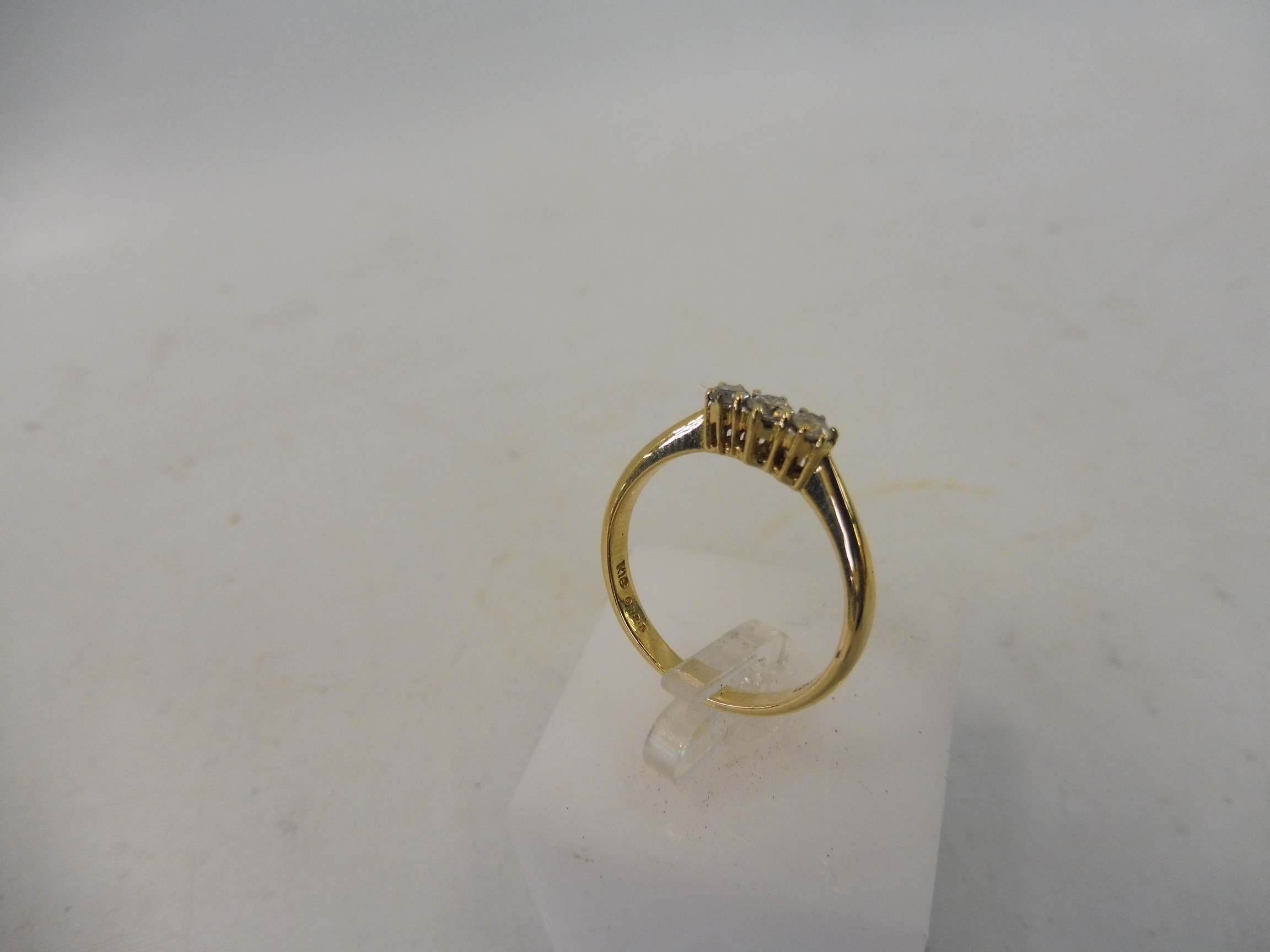 An 18ct gold diamond ring (three diamonds). - Image 2 of 3