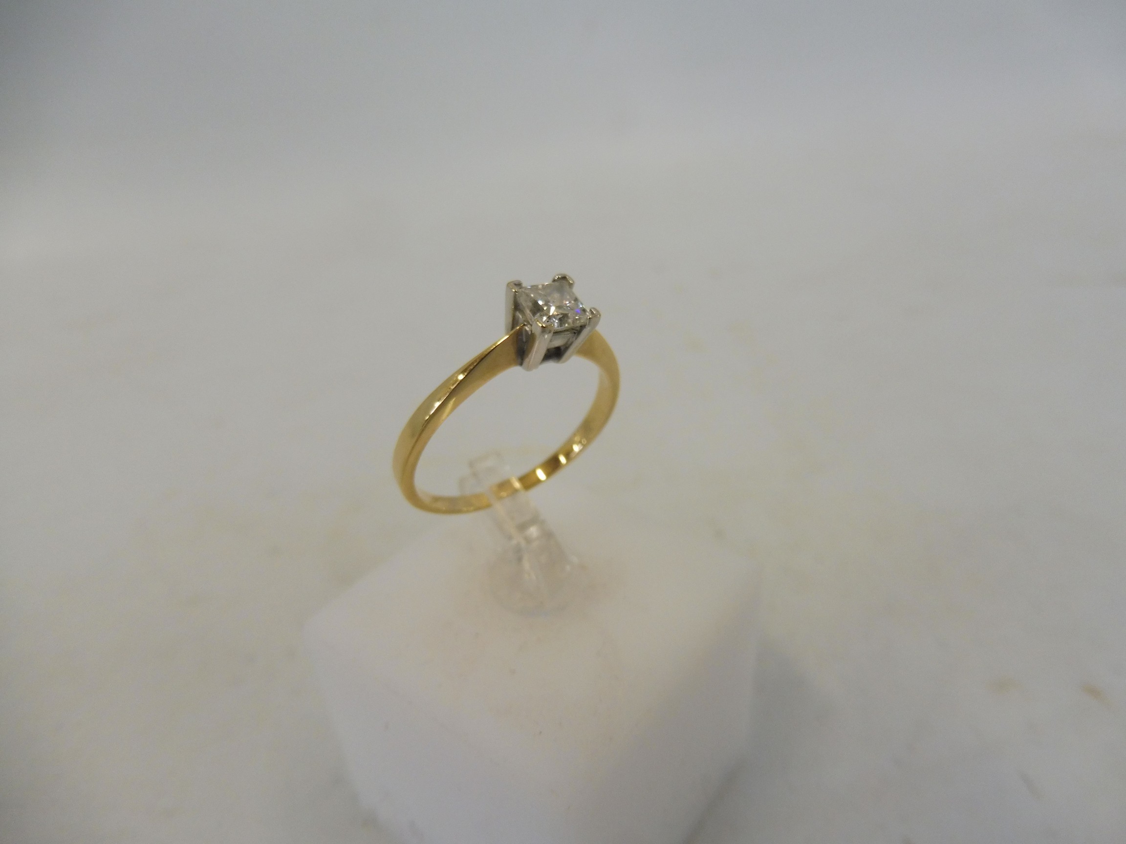 An 18ct gold diamond ring, 0.50ct.