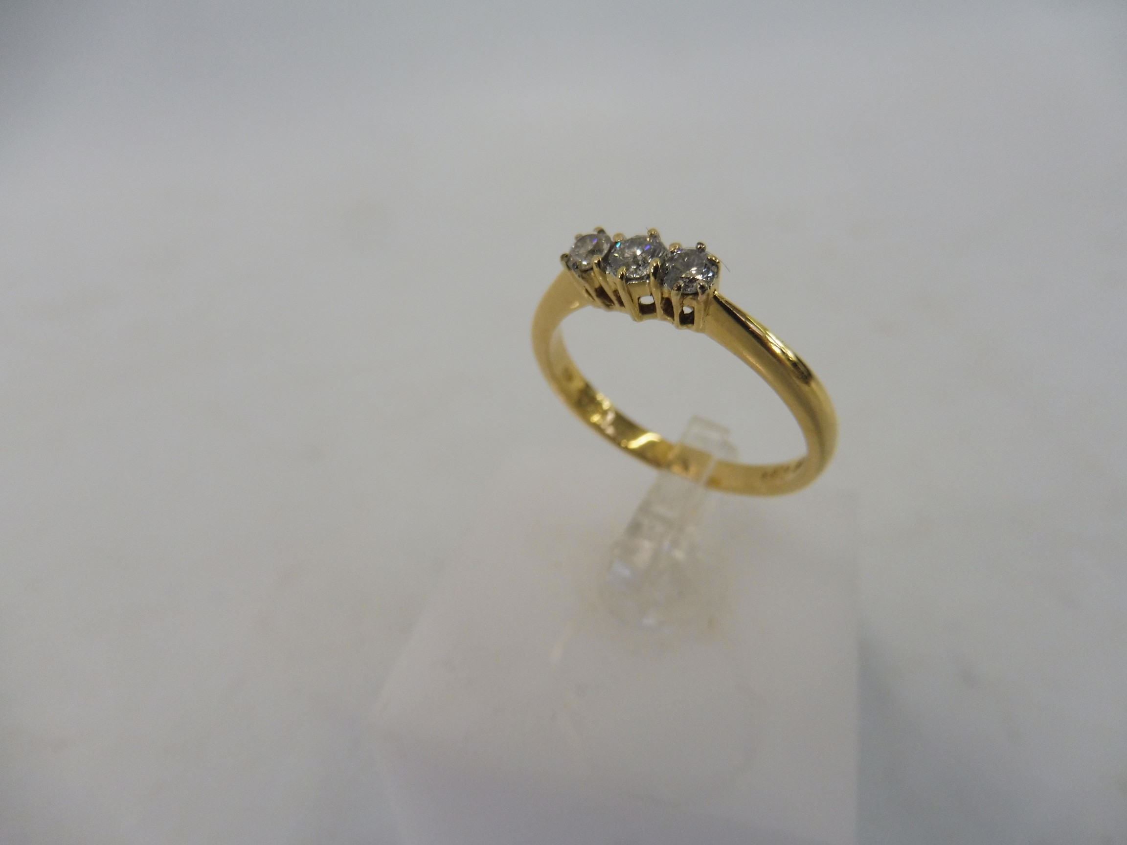 An 18ct gold diamond ring (three diamonds).