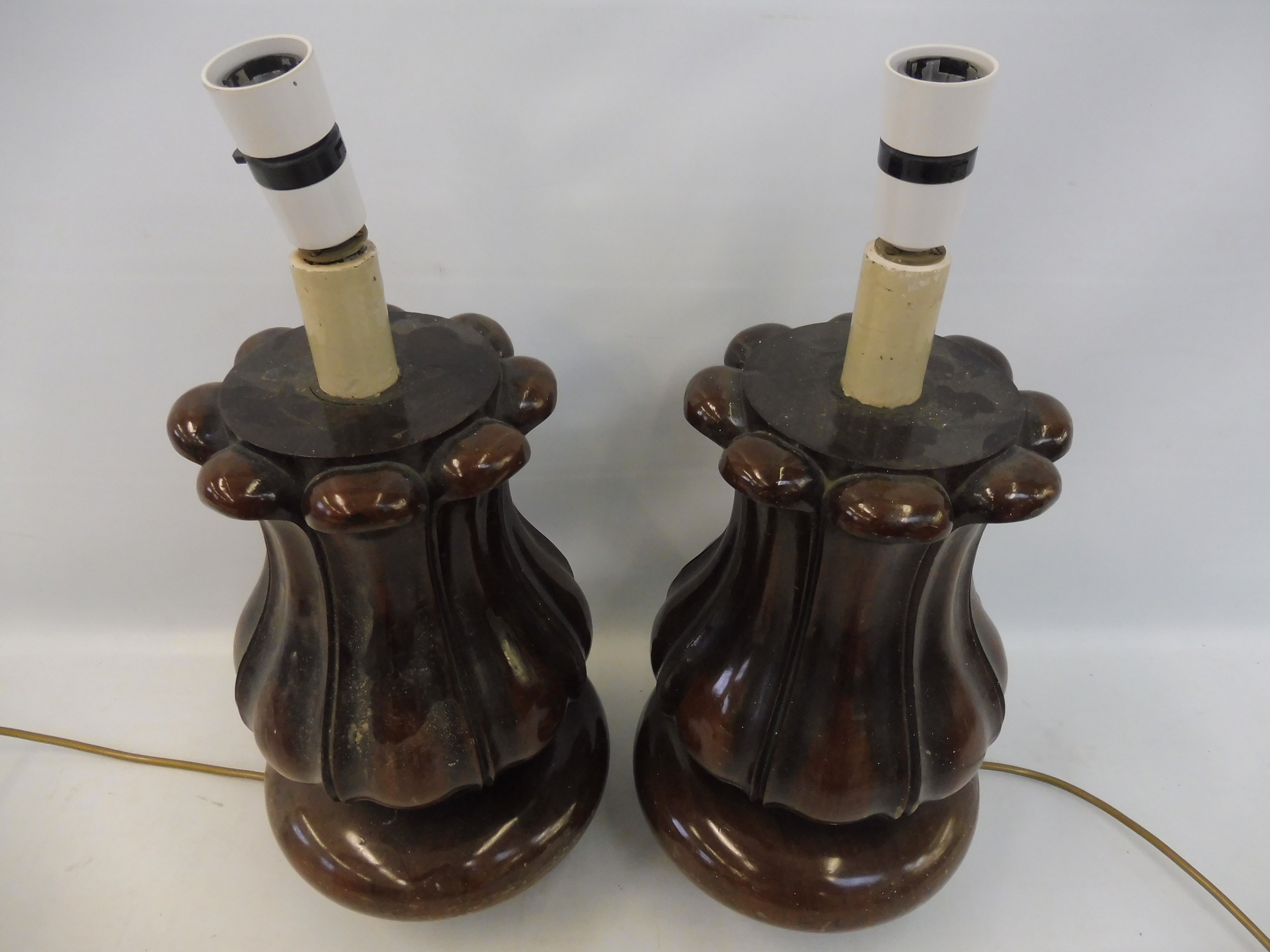A pair of good quality mahogany bulbous fluted table lamps, each 12 1/2" tall excluding bulb - Image 2 of 4