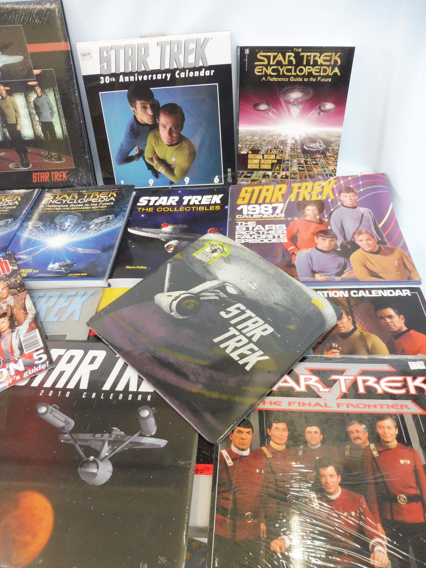 A box of Star Trek merchandise, books etc., - Image 3 of 3