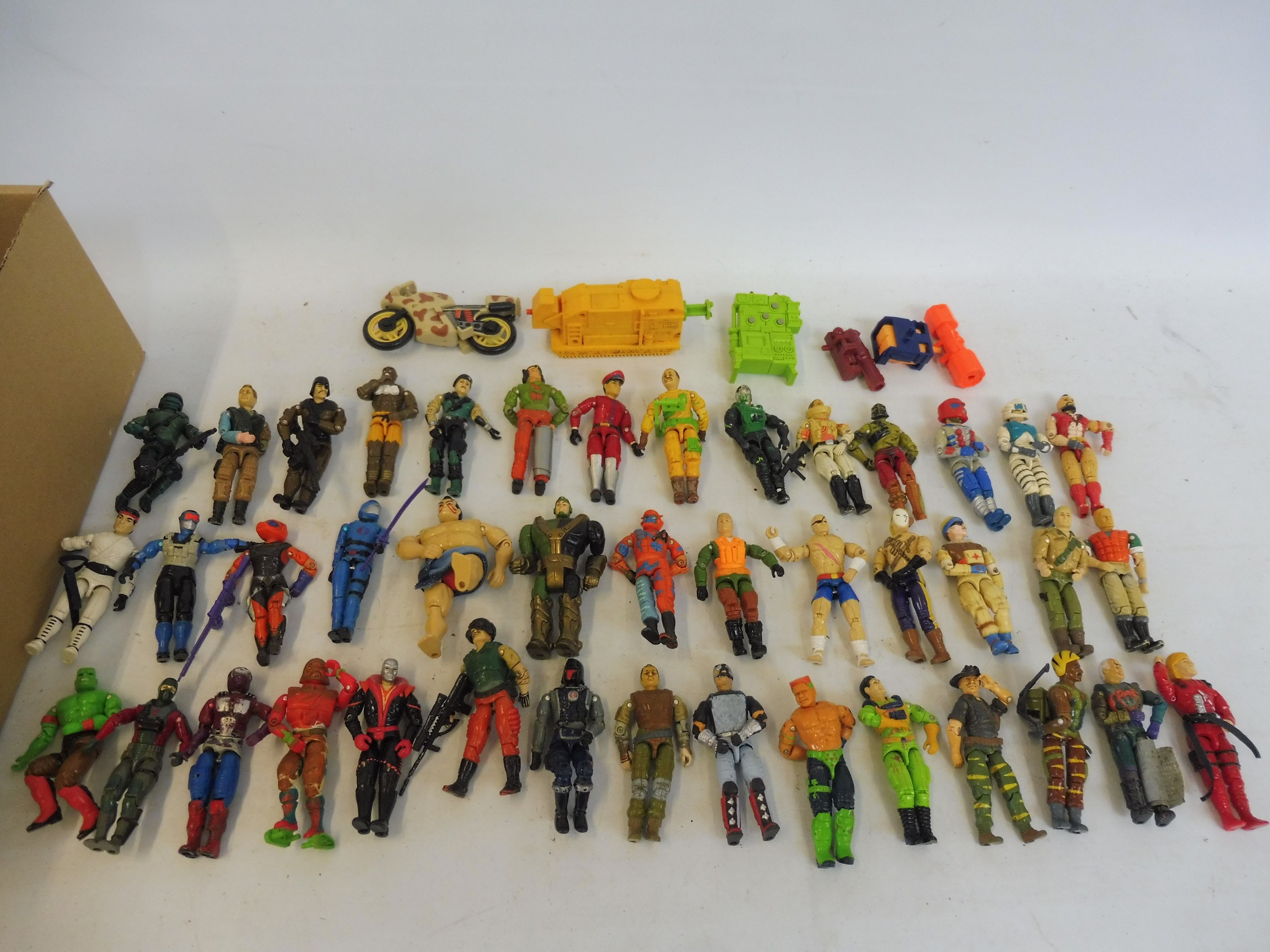 A mixed lot of action figures to include GI Joe and others. - Image 2 of 3