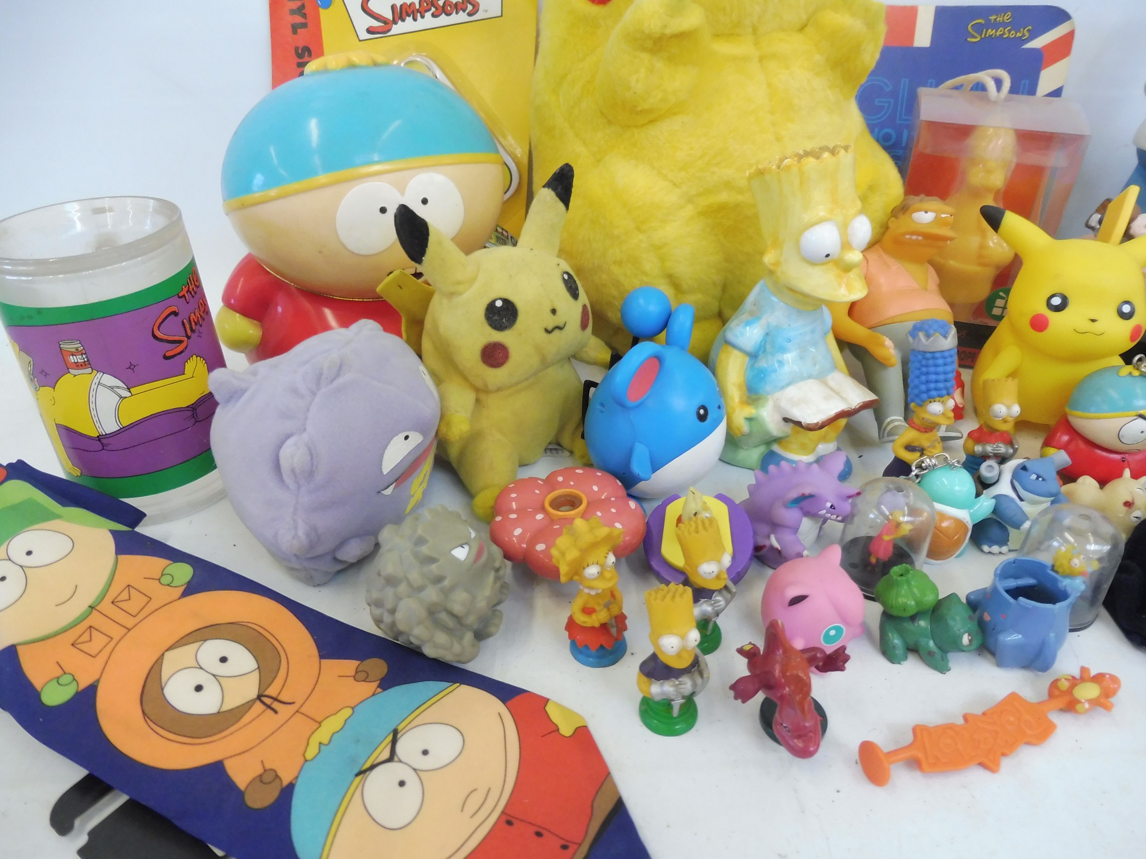 A selection of Simpsons collectables and others. - Image 3 of 3