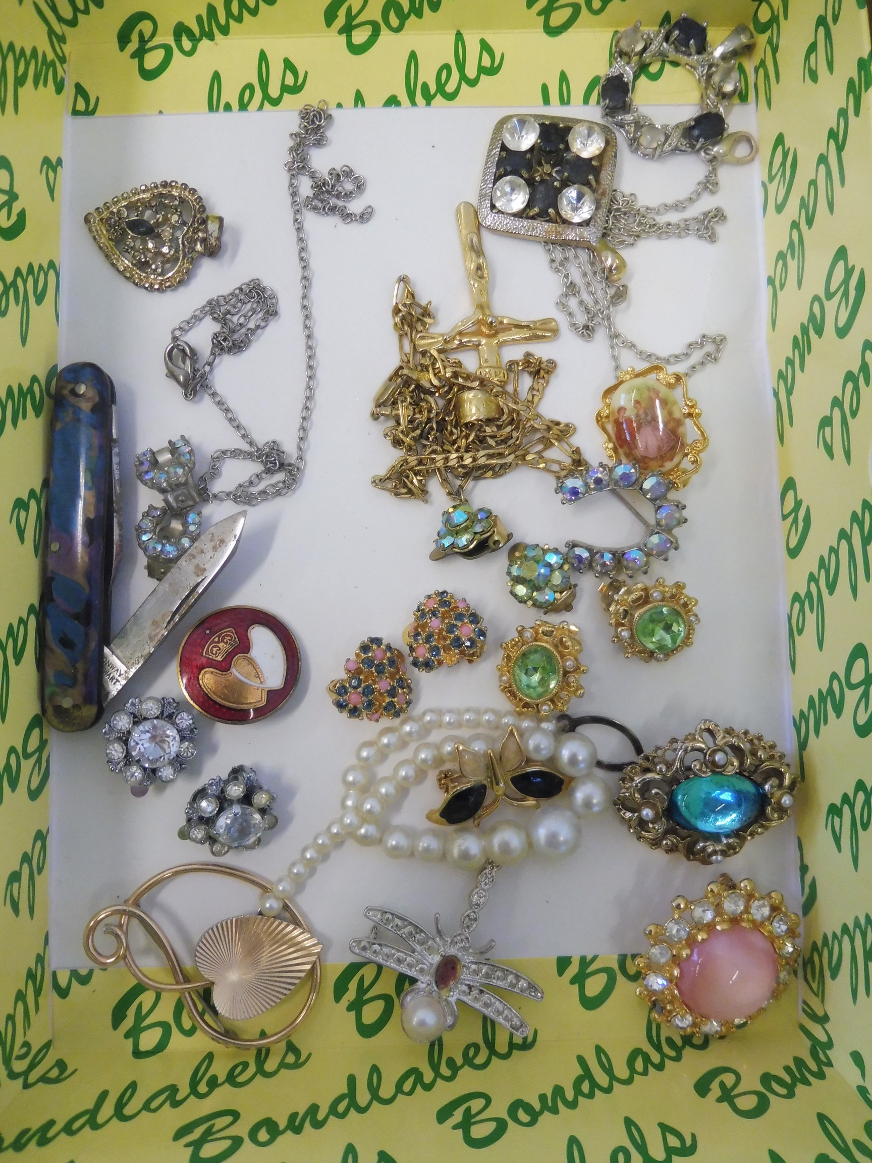 A collection of assorted costume jewellery including a silver stick pin etc. - Image 3 of 3