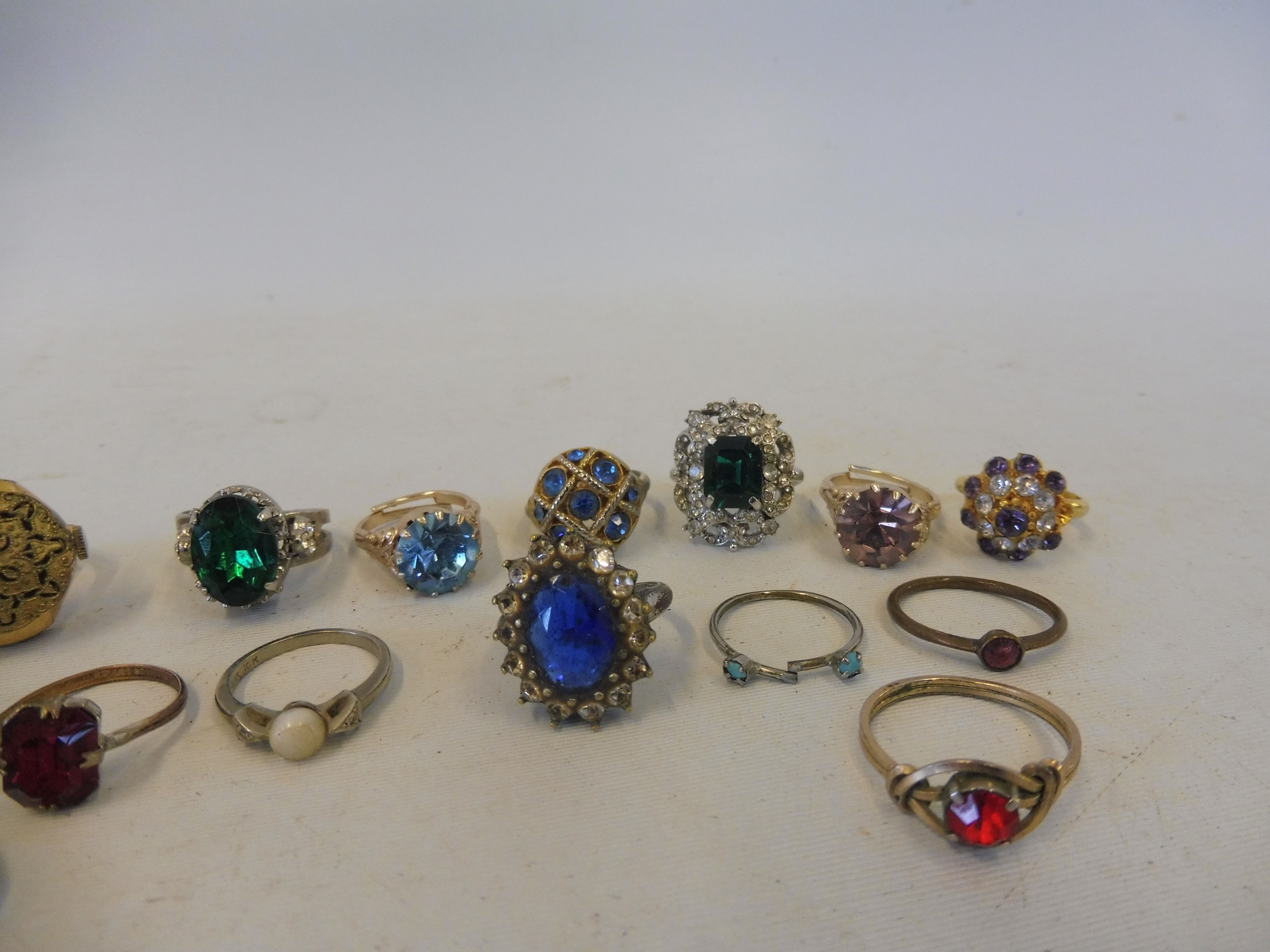 A tray of asorted dress rings. - Image 4 of 4