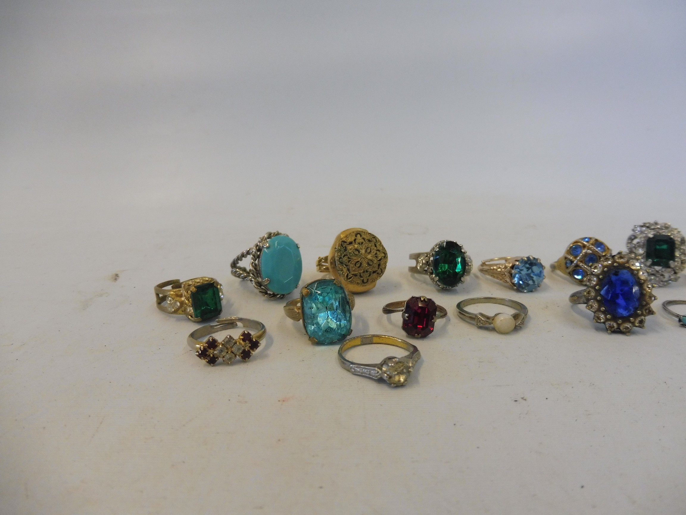 A tray of asorted dress rings. - Image 3 of 4