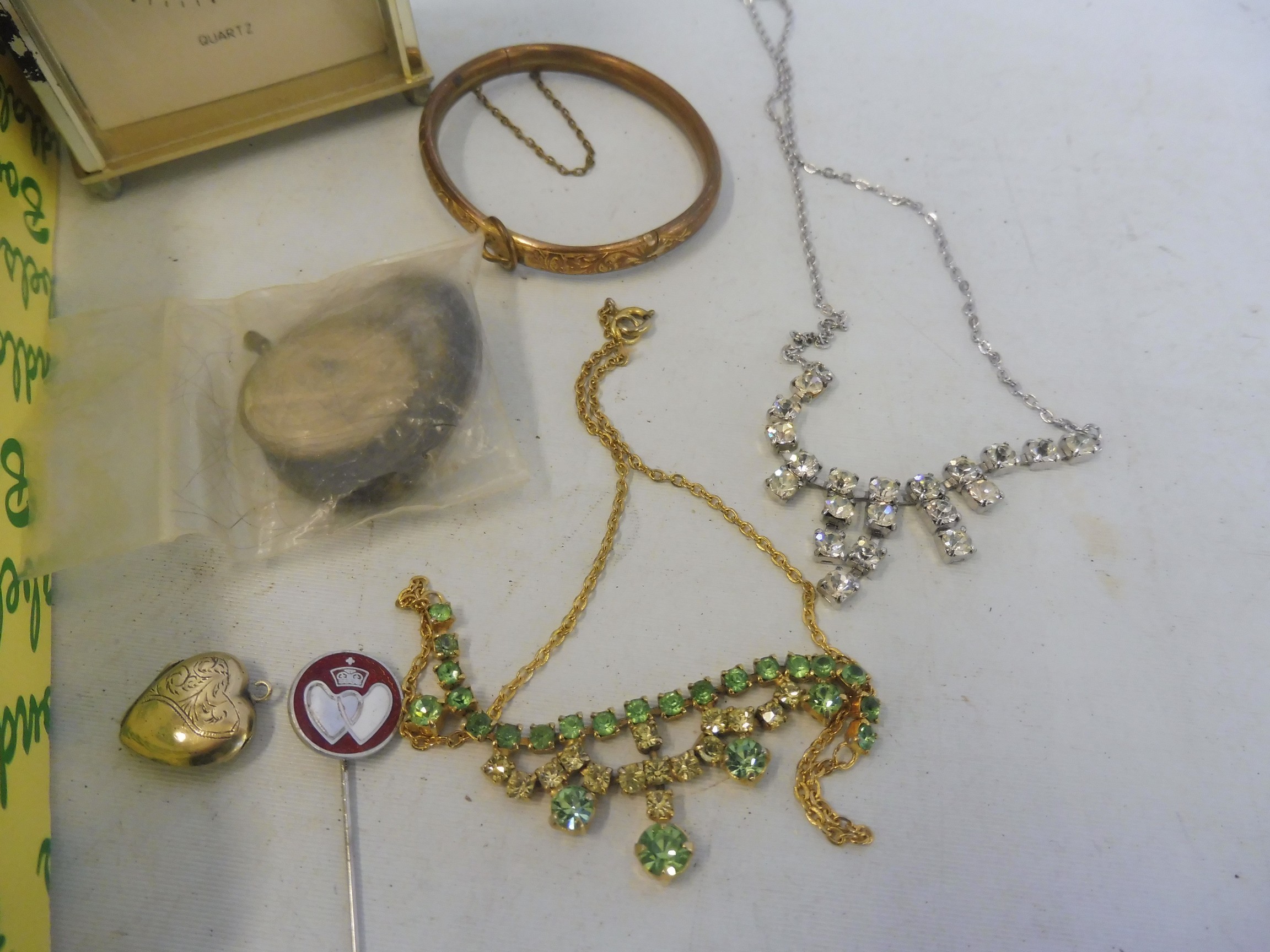 A collection of assorted costume jewellery including a silver stick pin etc. - Image 2 of 3