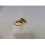 An 18ct gold ring set with three small diamonds, size S/T, 3.8g.