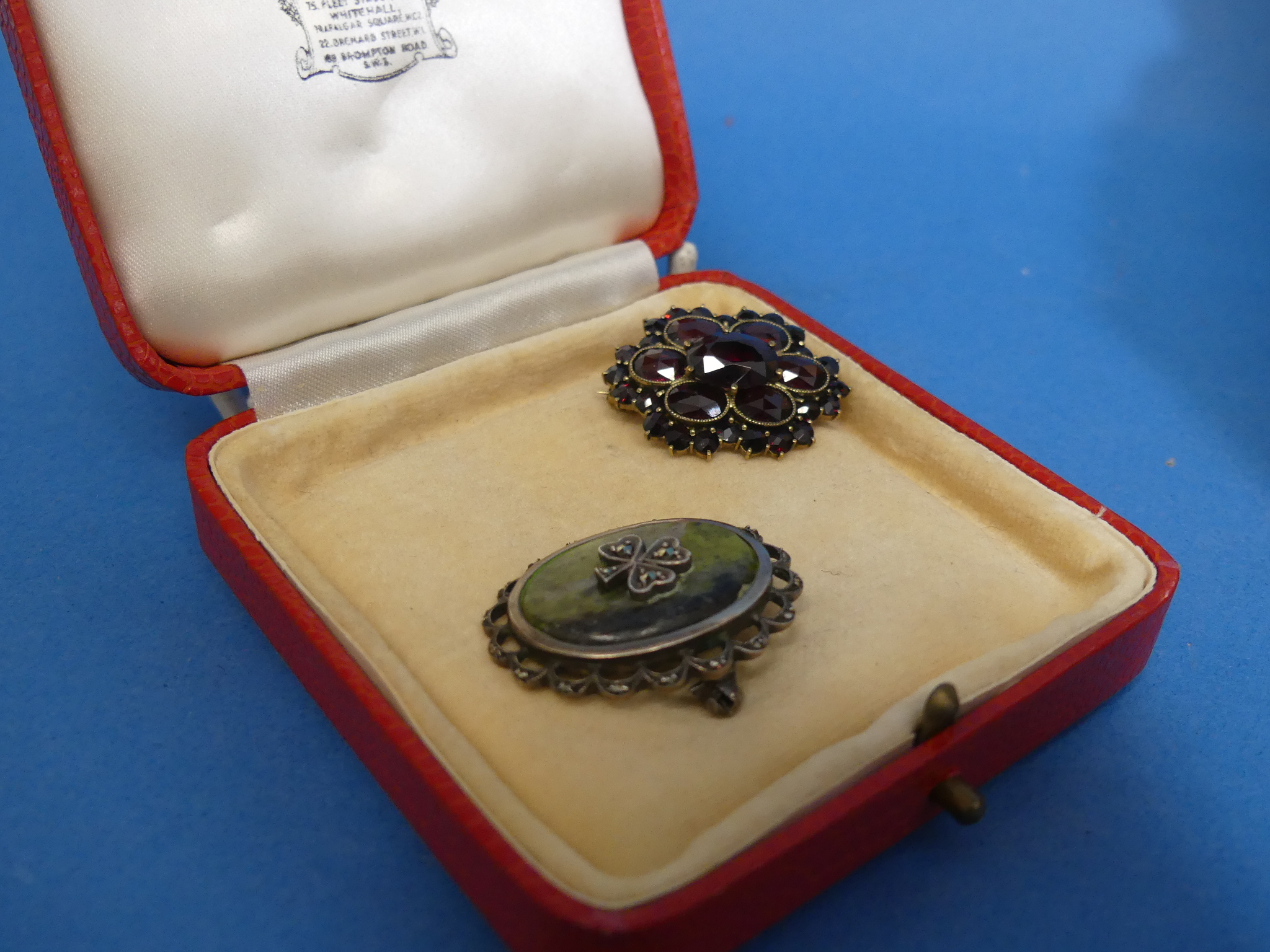 A small quantity of Jewellery and Costume Jewellery, including 7.3g damaged 9ct gold, a narrow - Image 4 of 5