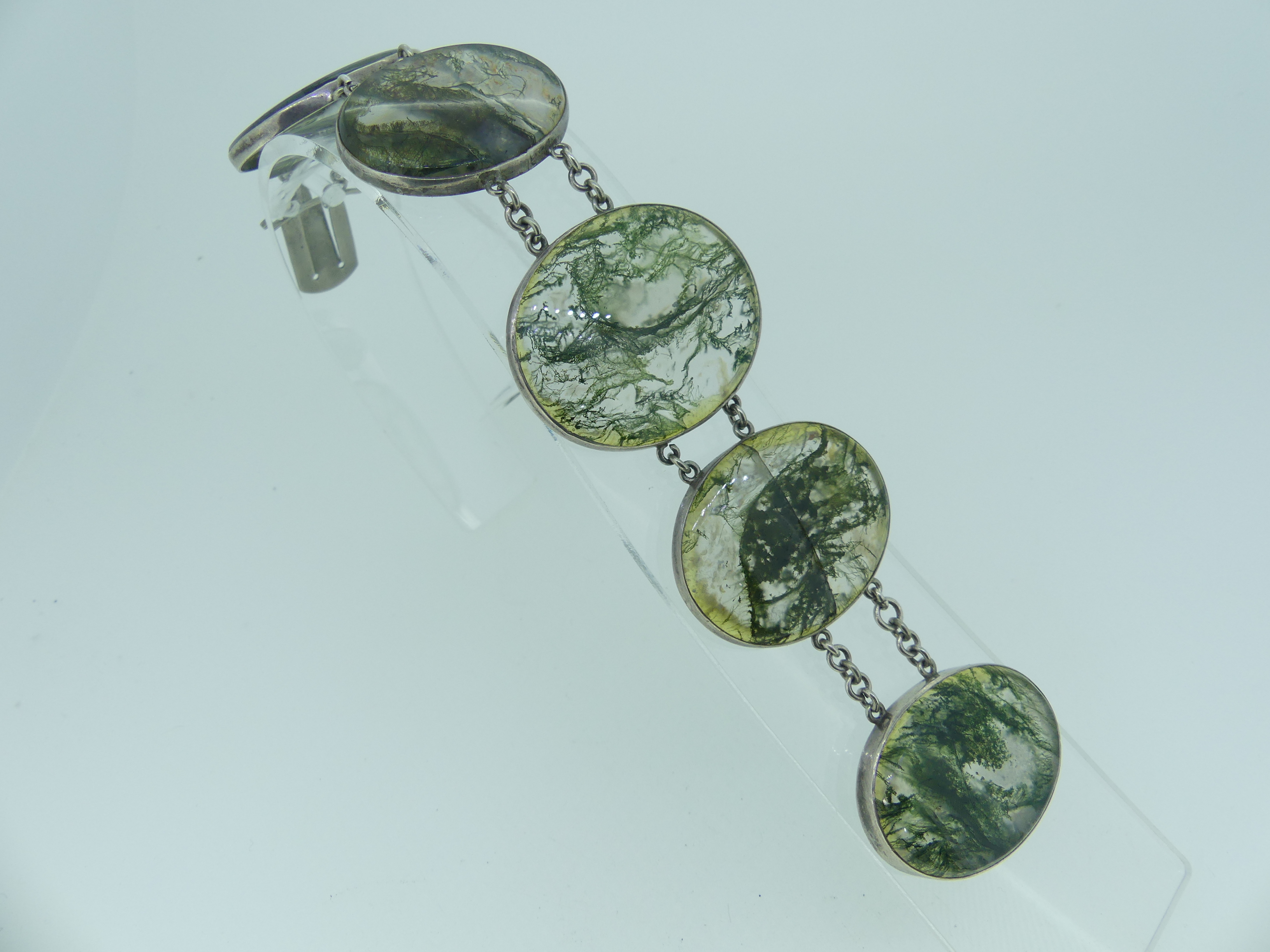 A graduated moss agate plaque Bracelet, the five agates all mounted in unmarked white metal with