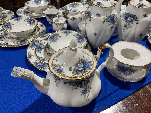 A Royal Albert 'Moonlight Roses' pattern part Dinner and Tea Service, to include a 'Posy Bowl' , sic - Image 3 of 7