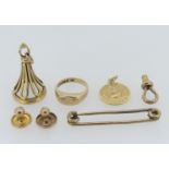 A collection of mixed Gold, including an 18ct St. Christopher pendant, 3g, a seal mount and
