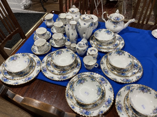 A Royal Albert 'Moonlight Roses' pattern part Dinner and Tea Service, to include a 'Posy Bowl' , sic - Image 5 of 7