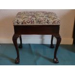 An Edwardian Piano Stool, 21in (53.25cm) wide x 16in (40.5cm) deep x 22in (56cm) high.