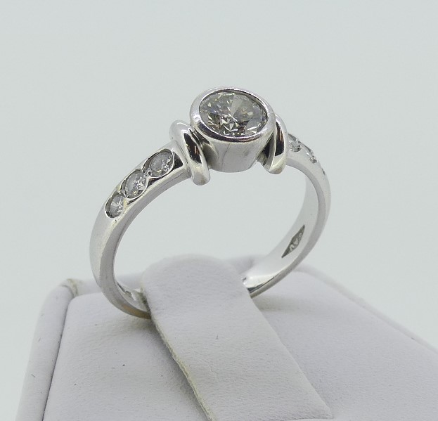A diamond Ring, the central brilliant cut stone collet set c.½ct, with three small diamonds let into - Image 2 of 2