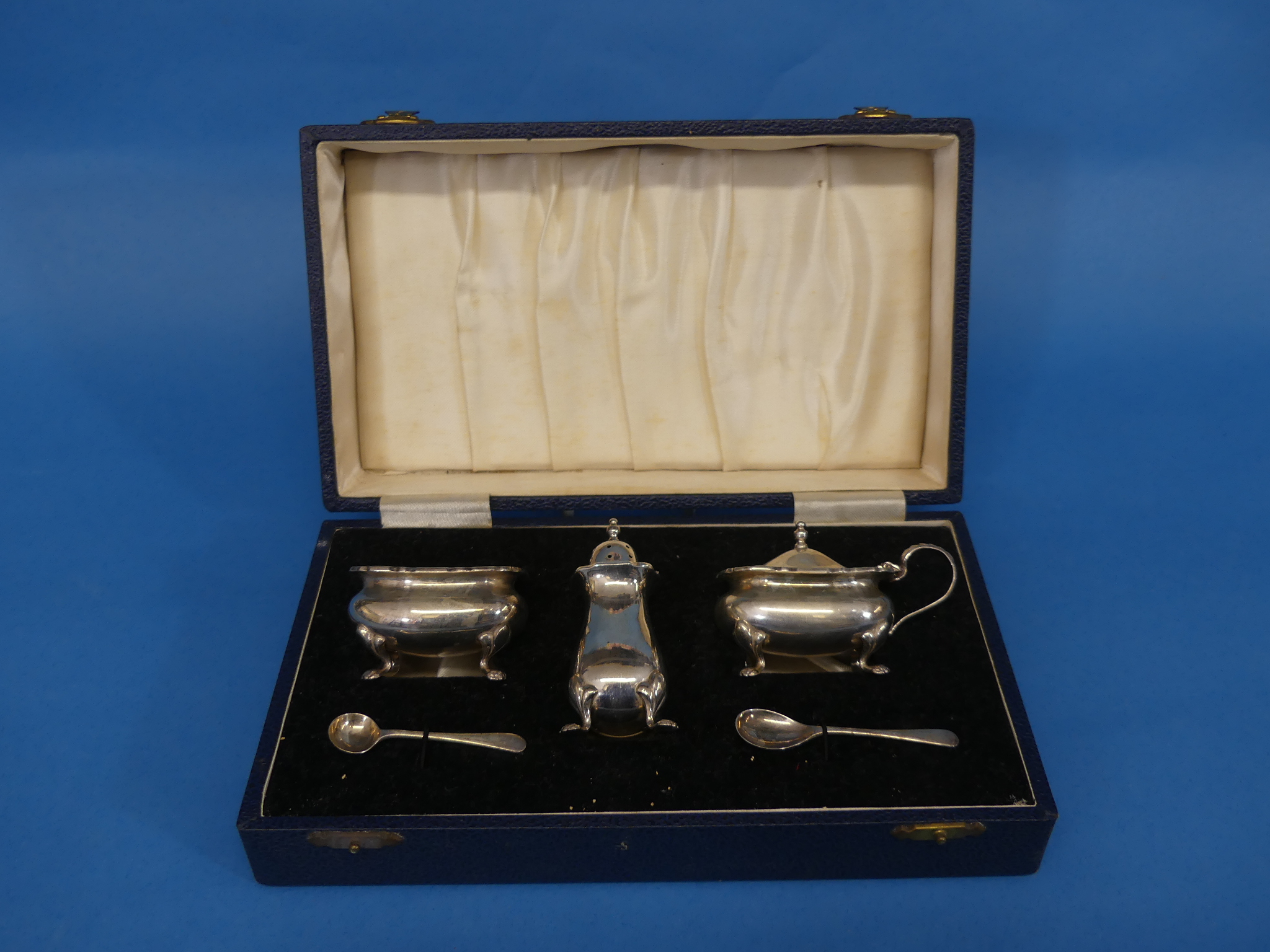 An Elizabeth II silver three piece Cruet Set, hallmarked Birmingham, 1959, the mustard pot and