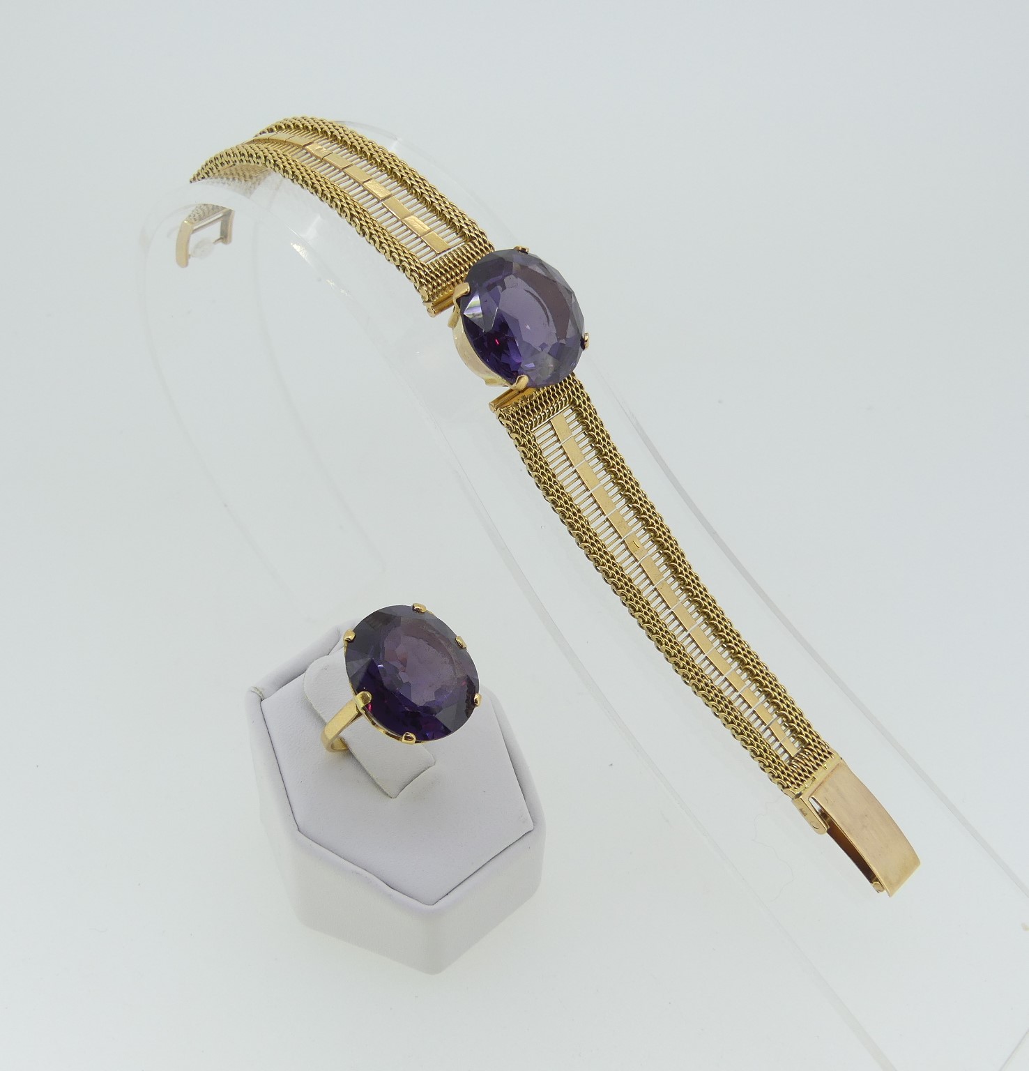 A yellow gold Bracelet, the front with a circular facetted colour change sapphire (resembling - Image 2 of 2