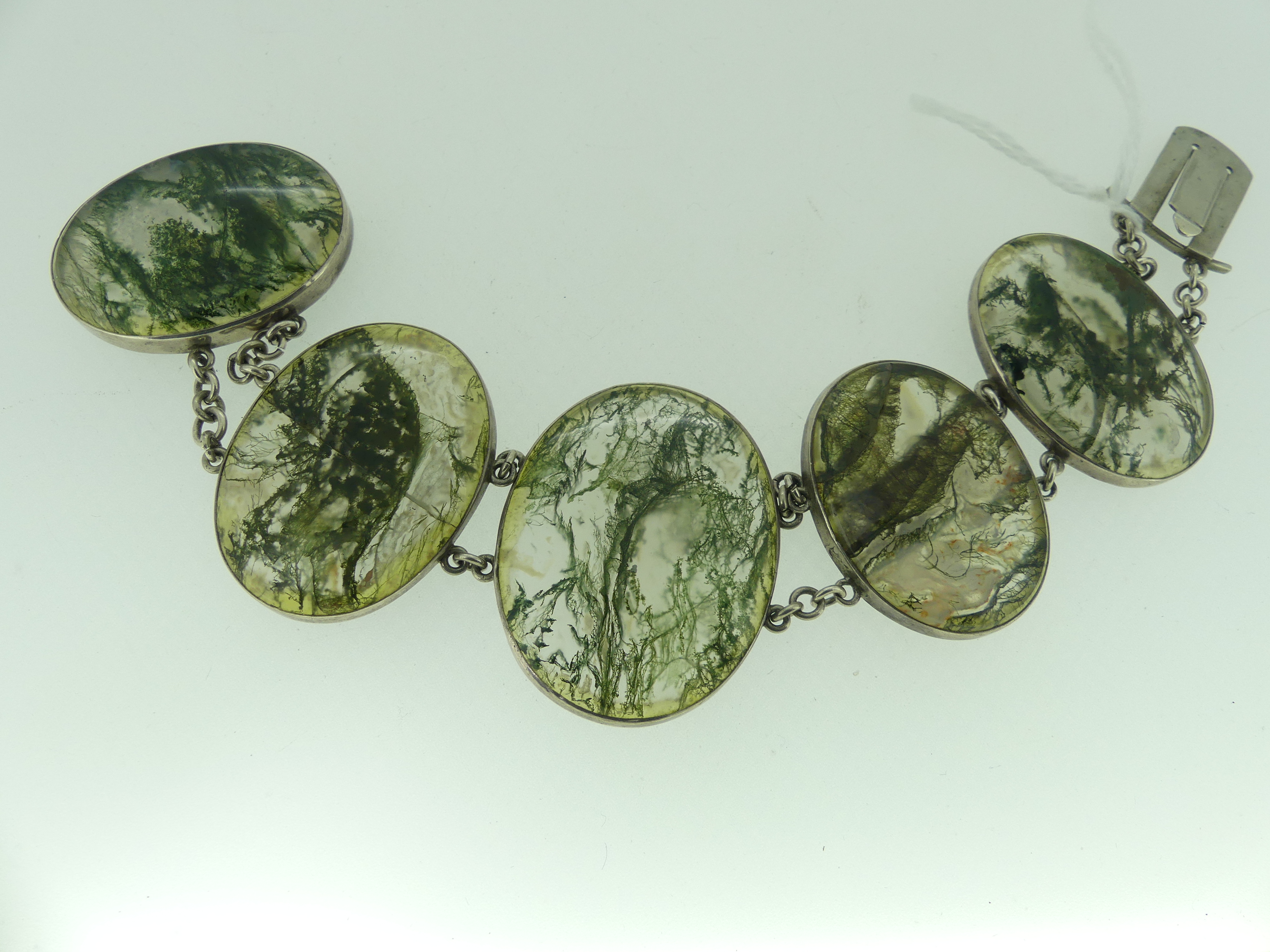 A graduated moss agate plaque Bracelet, the five agates all mounted in unmarked white metal with - Image 2 of 4