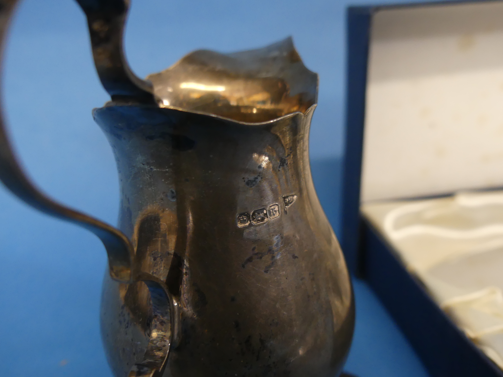 A small Edwardian silver Cream Jug, by Walker & Hall, hallmarked Sheffield, 1909, together with a - Image 4 of 7