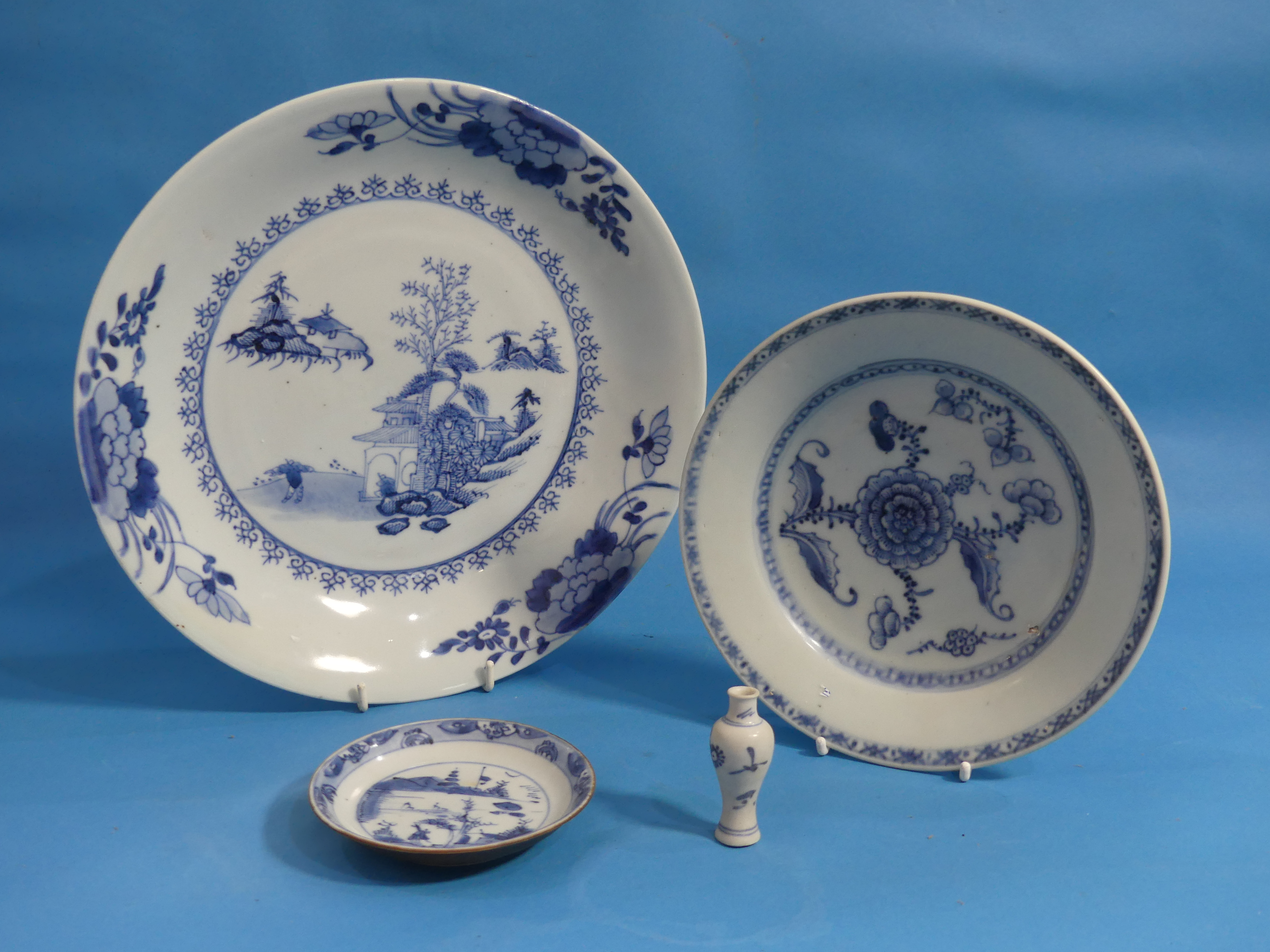 A Chinese export 'Nanking Cargo' blue and white porcelain Dish, decorated with trees and pavillions, - Image 2 of 6