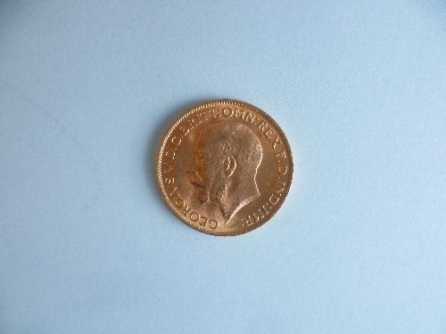 A George V gold Sovereign, dated 1915. - Image 2 of 2