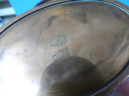 A quantity of Arts and Crafts metalwares; comprising a Hugh Wallis hammered copper bowl with - Image 7 of 7