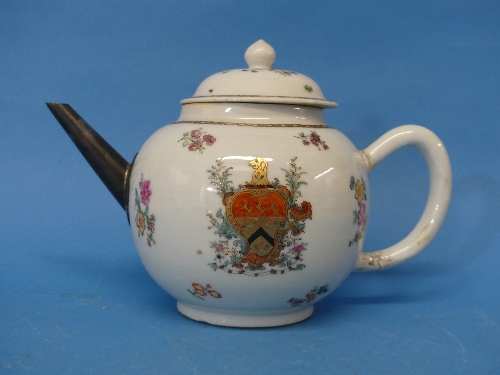 An 18thC Chinese Export Armorial Teapot, decorated in floral sprays with central crest and gilded - Image 4 of 16